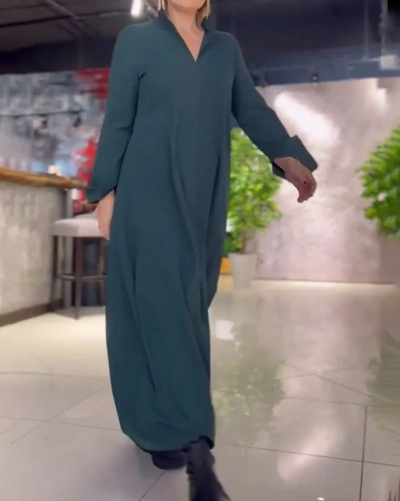 Lång flödande klänning med slitsar på sidorna